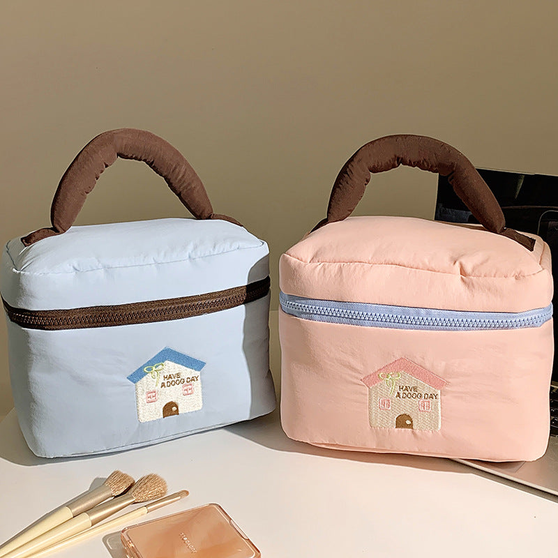 Practical Lunchbox with Playful House Design Stornfield