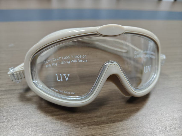 Swimming mask with wide field of vision and UV protection Stornfield