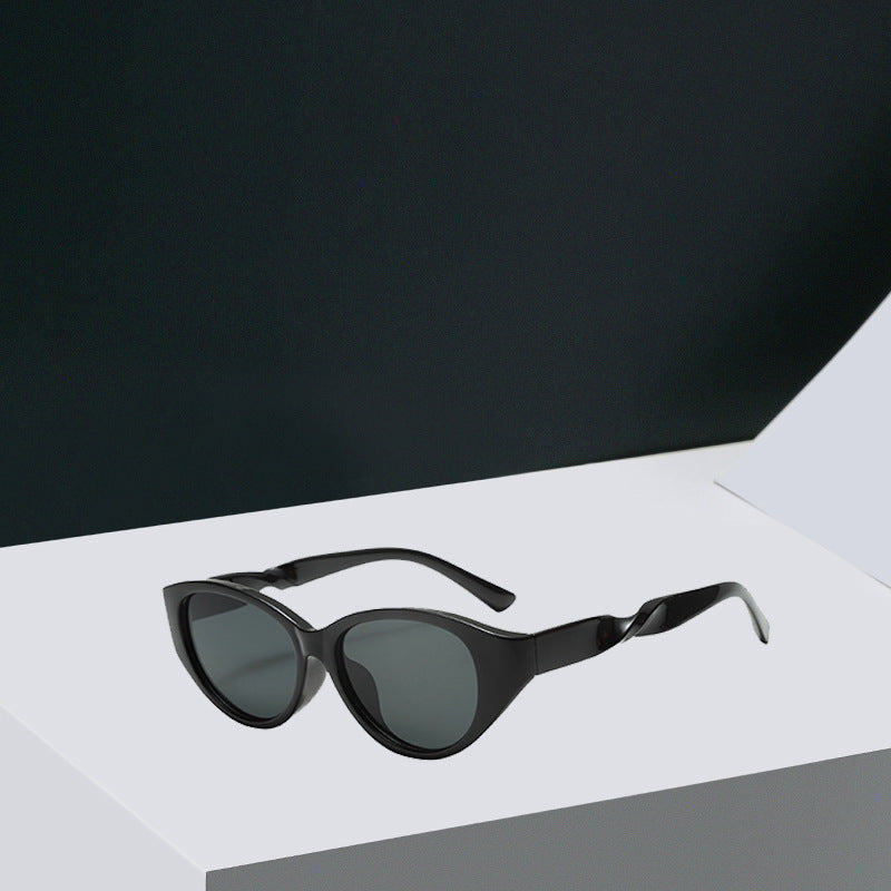 Women Vintage-inspired Sunglasses with Textured Frame Stornfield