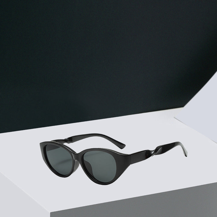 Women Vintage-inspired Sunglasses with Textured Frame Stornfield