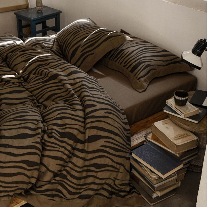 Zebra-Print Reversible Linen-Blend Duvet Cover Set with Pillow Shams
