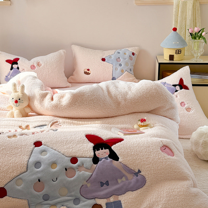Children's bedding set with cozy teddy fleece surface, appliquéd figures and double-sided function