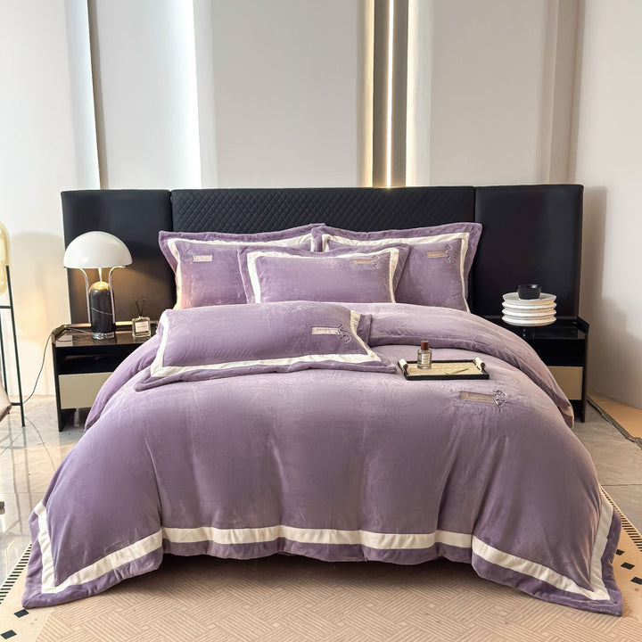 Samt bedding set with pillow covers and quilted border