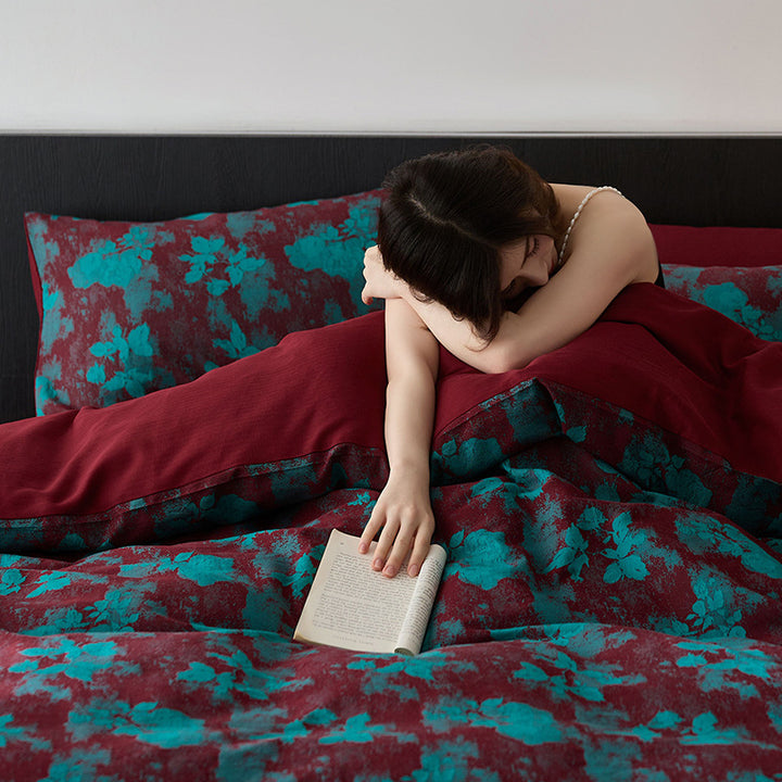 Bedding set made of cotton satin with abstract watercolor pattern and reversible function