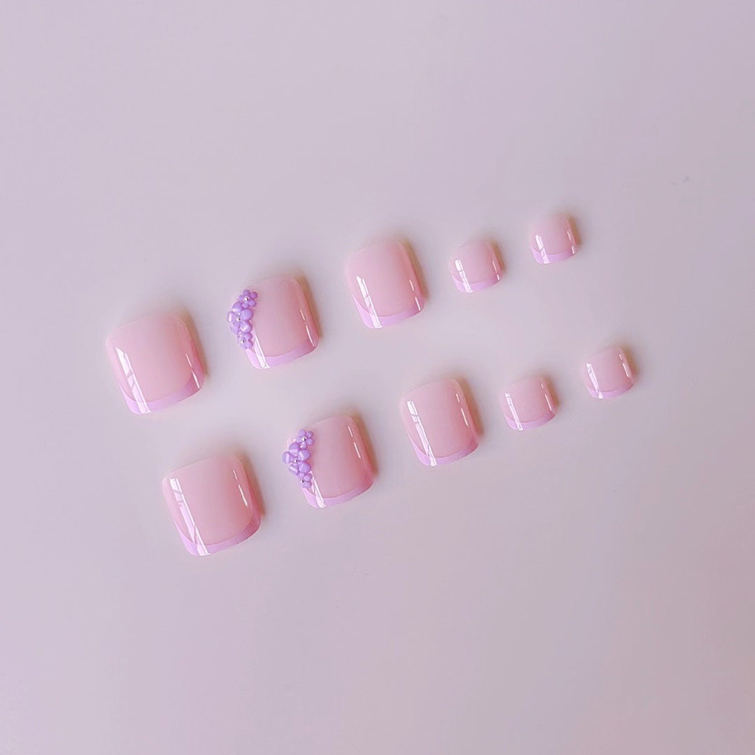 Artificial nail set with floral 3D decorations and elegant accents Stornfield