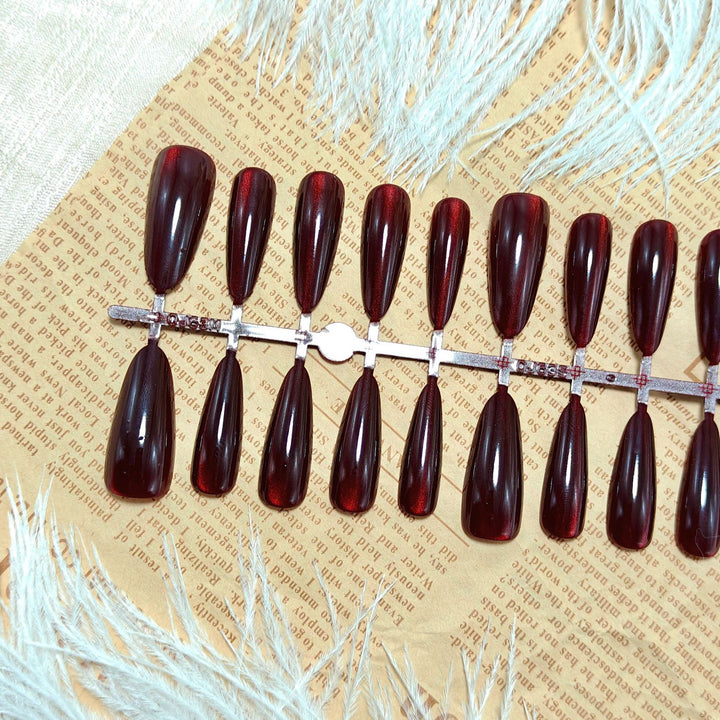 Artificial nails in elegant drop design Stornfield