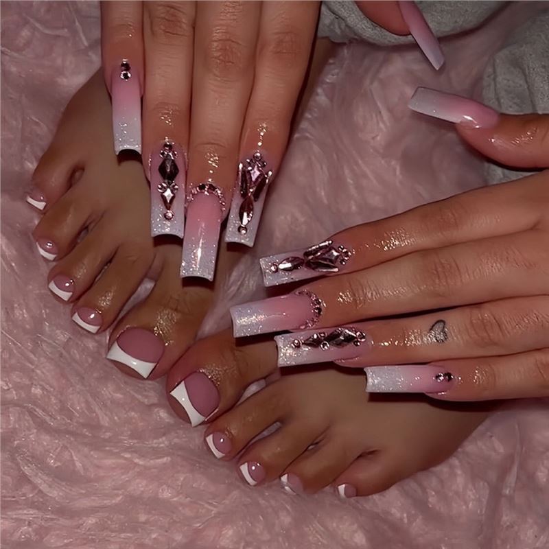 Glamorous Rhinestone-Detailed Press-On Nail Set Stornfield