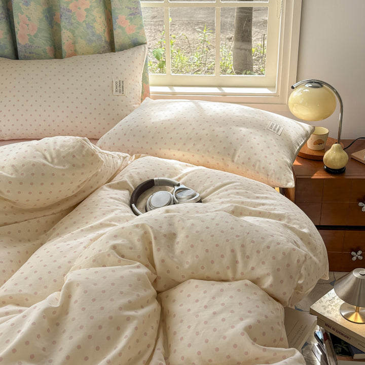 Dotted bedding set made of soft cotton satin with pillow and duvet cover