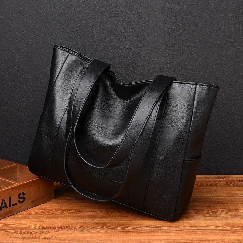Stylish and Spacious Leather Bag Stornfield