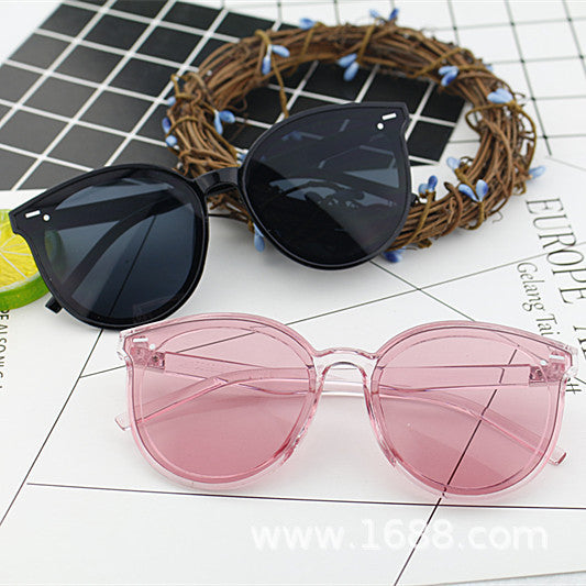 Ladies elegant sunglasses with modern frame Stornfield