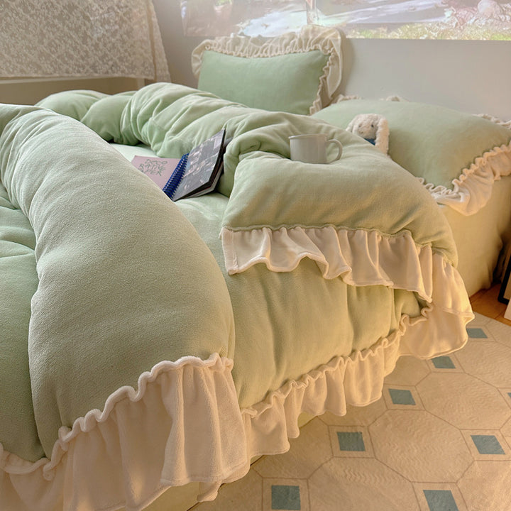 Luxurious Ruffled Plush Comforter Set
