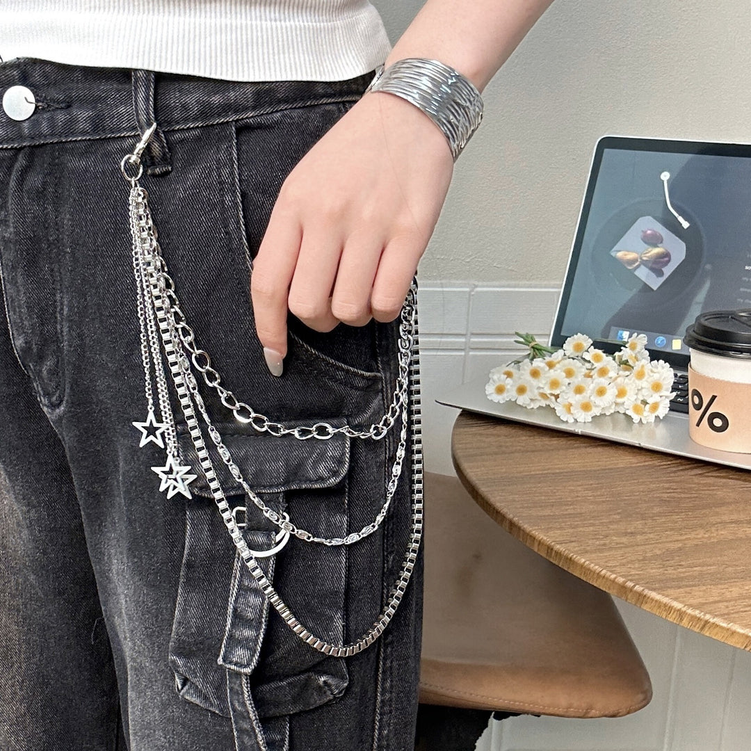 Fashionable chain belt with star pendants Stornfield