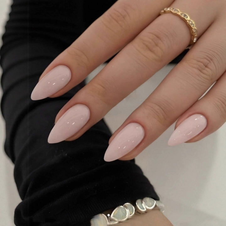Artifical nail set with elegant, pointed and high-gloss nails Stornfield