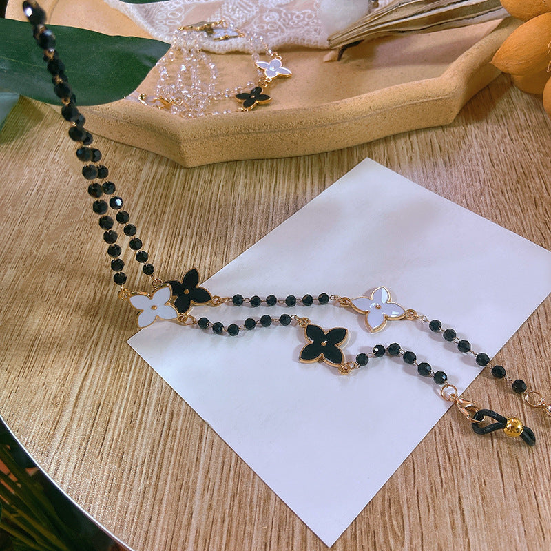 Elegant pearl necklace with flower pendants Stornfield