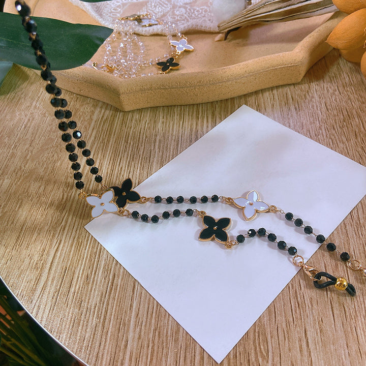 Elegant pearl necklace with flower pendants Stornfield