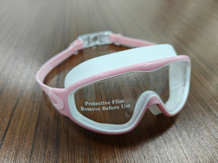Swimming mask with adjustable comfort and clear field of vision Stornfield