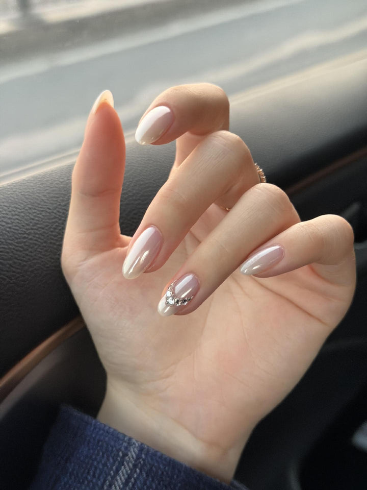 Artificial artificial nails with elegant decorative details Stornfield