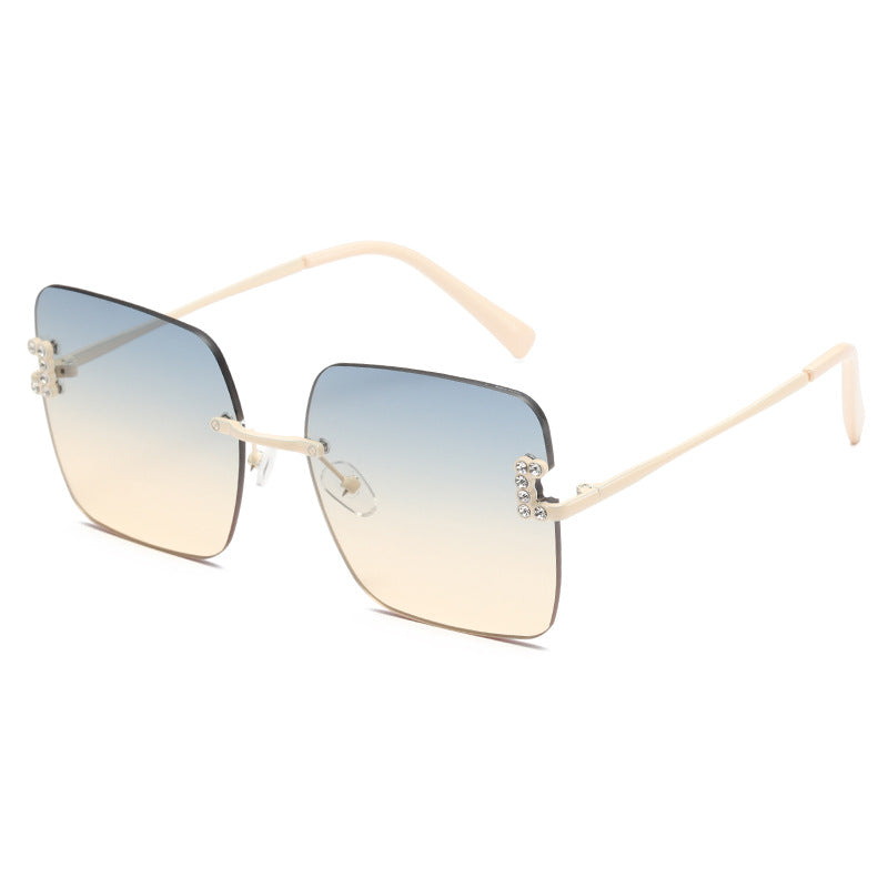 Women's fashionable square sunglasses with delicate design details Stornfield