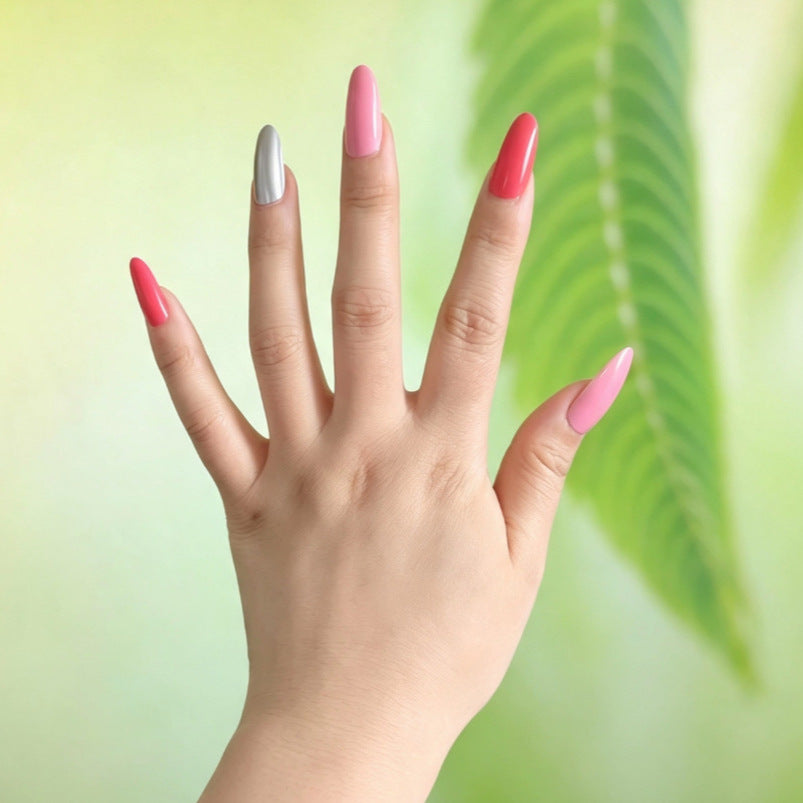 Artistic Almond-Shaped Press-On Nails Set with Metallic Accents Stornfield