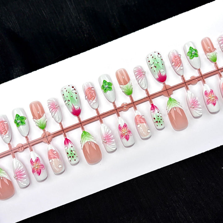 Decorative Floral Artwork Press-On Nail Set