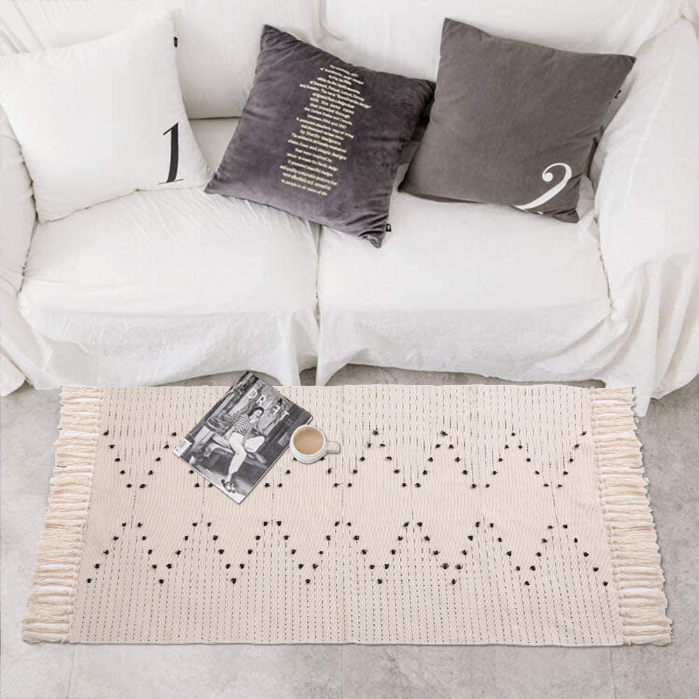 Woven runner rug with fringes and graphic polka dot pattern Stornfield