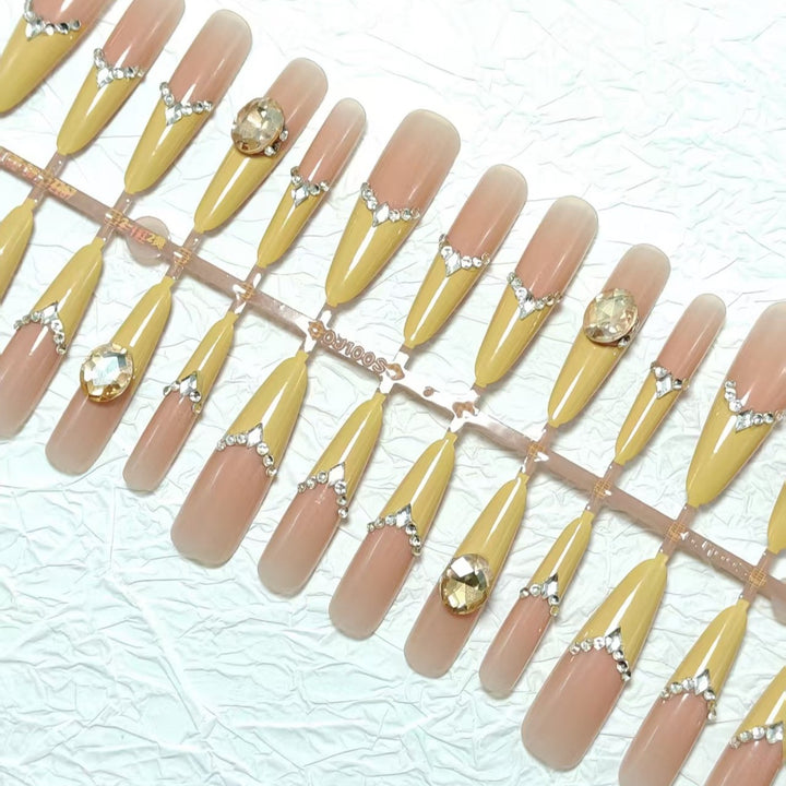 Artificial nails with elegant 3D applications and glitter Stornfield