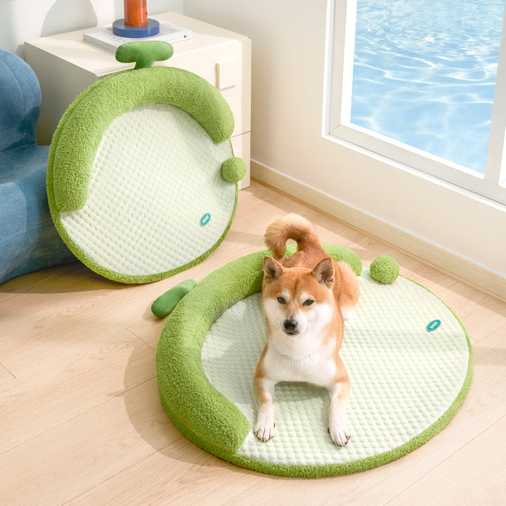 Unisex round baby crawling mat with ergonomic neck pillow and non-slip bottom Stornfield