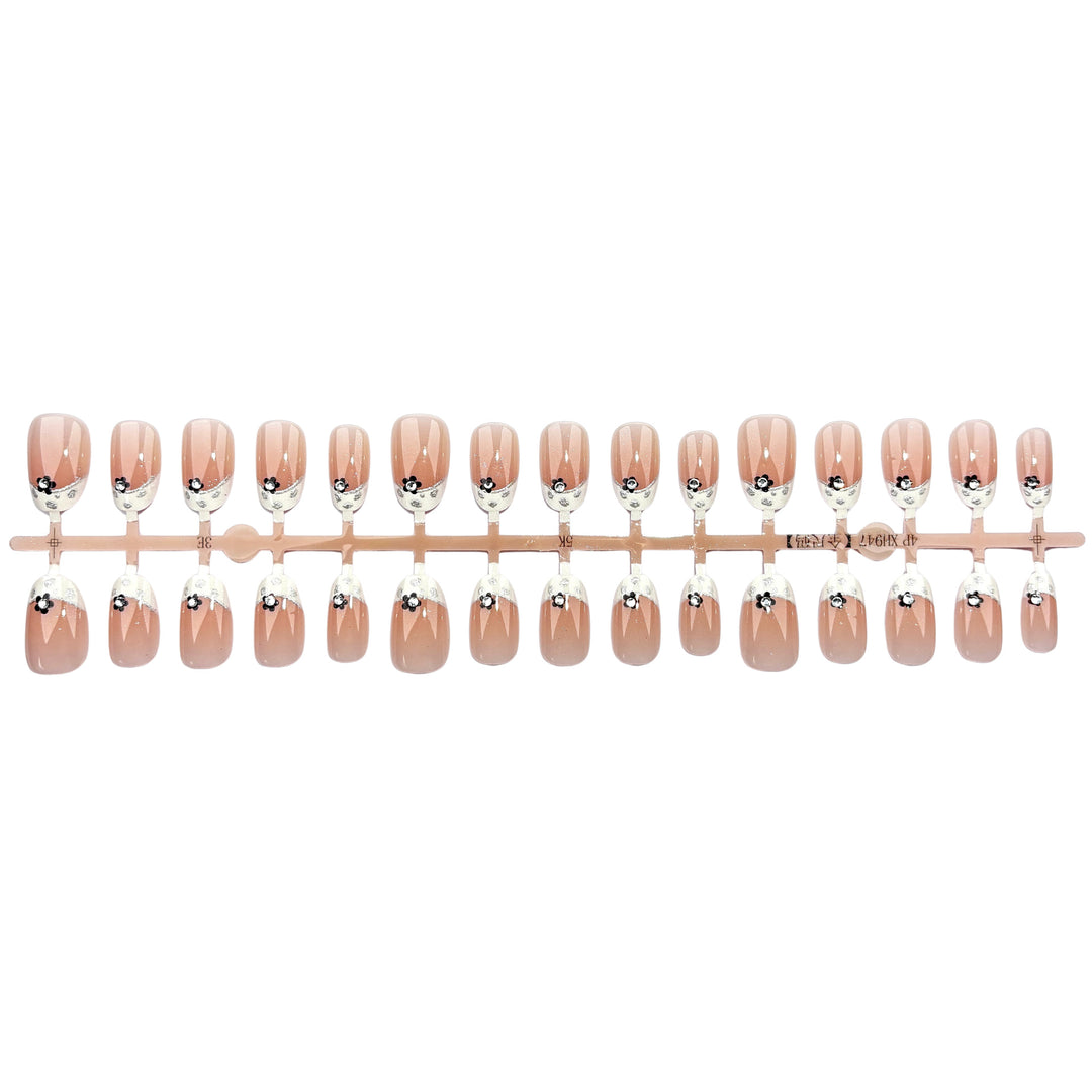 Elegant Floral Accent Press-On Nails