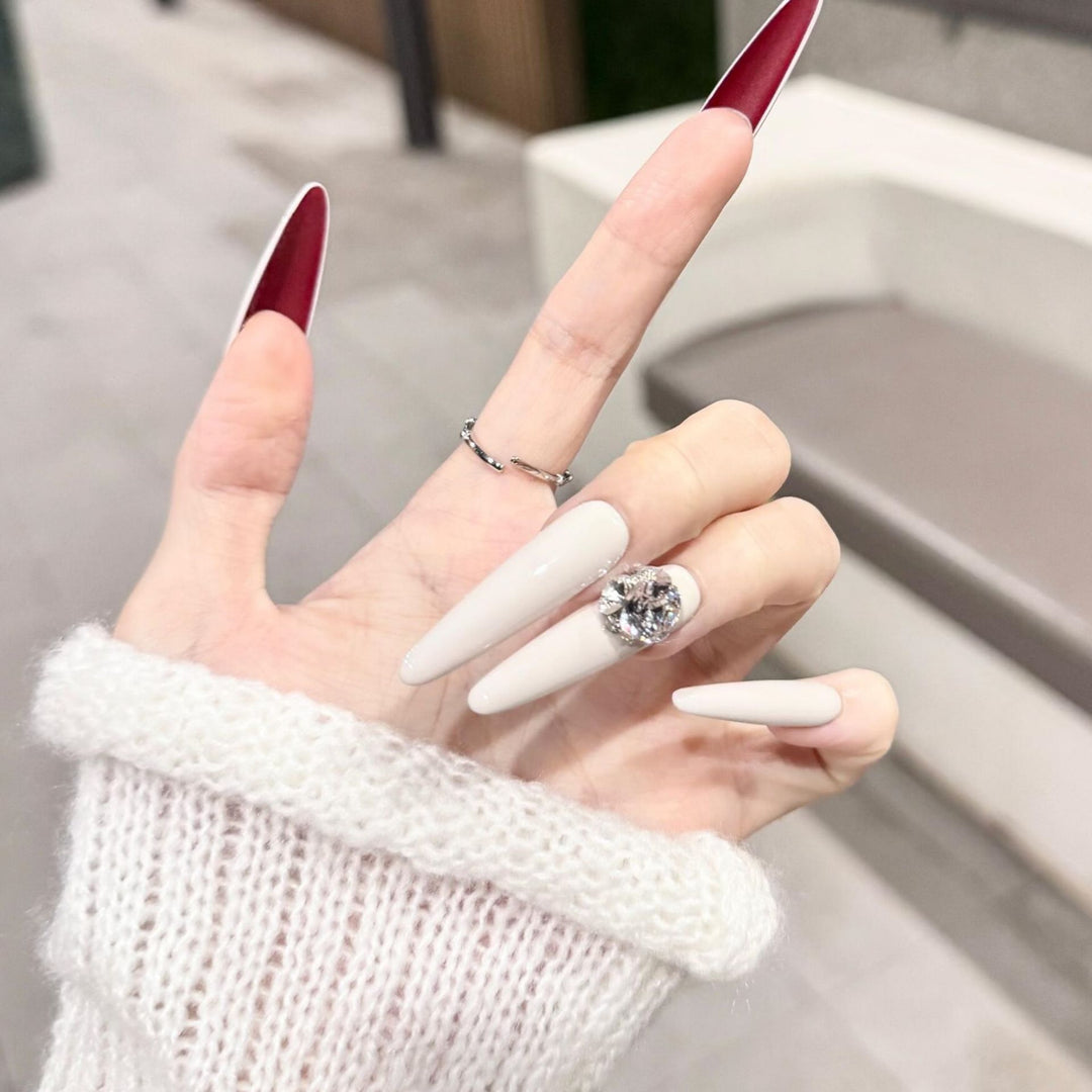 Artificial nails with elegant glitter accent Stornfield
