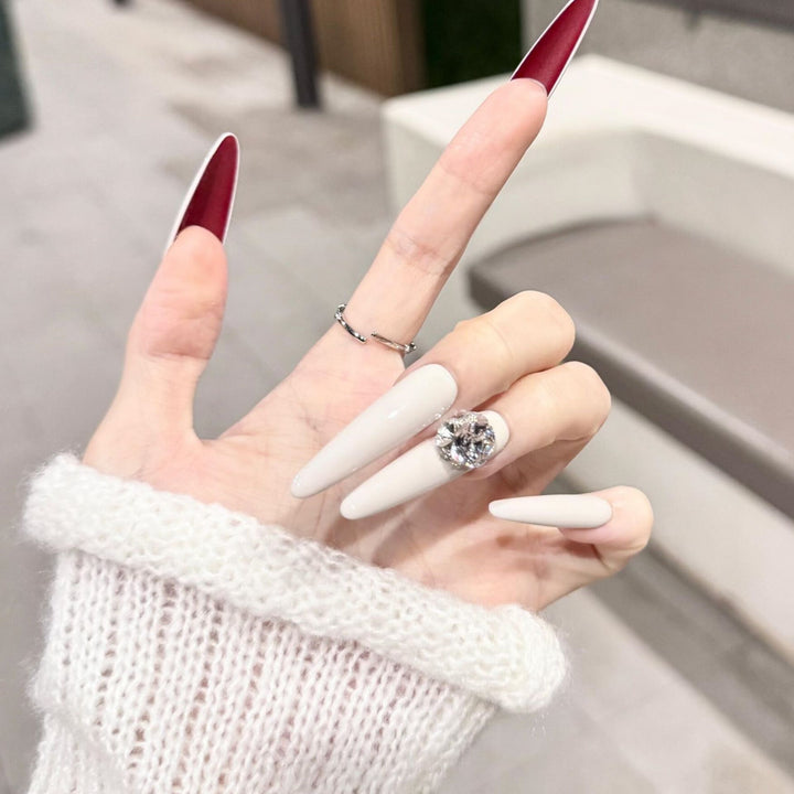 Artificial nails with elegant glitter accent Stornfield
