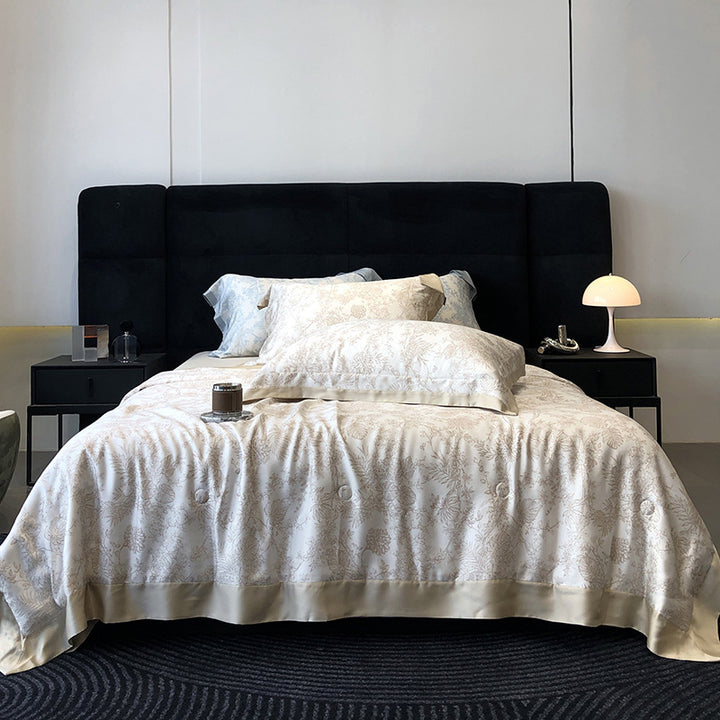 Elegant bedding set made of high-quality cotton satin with fine Toile-de-Jouy motif and satin trim
