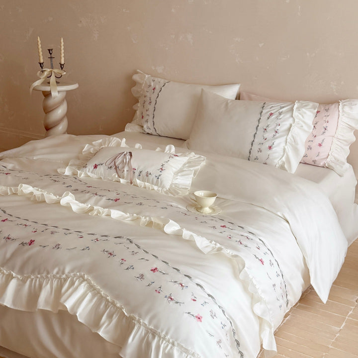 Romantic bedding set with ruffles and floral embroidered cotton satin