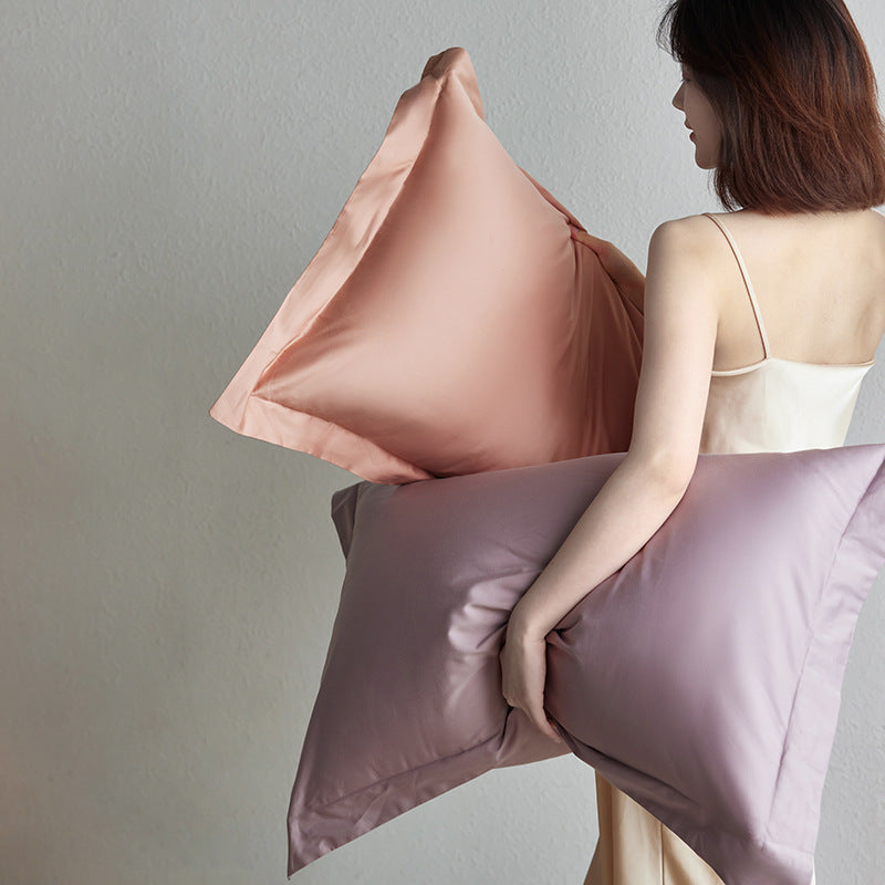 Premium pillowcase and fitted sheet set made of cotton percale with hotel edge