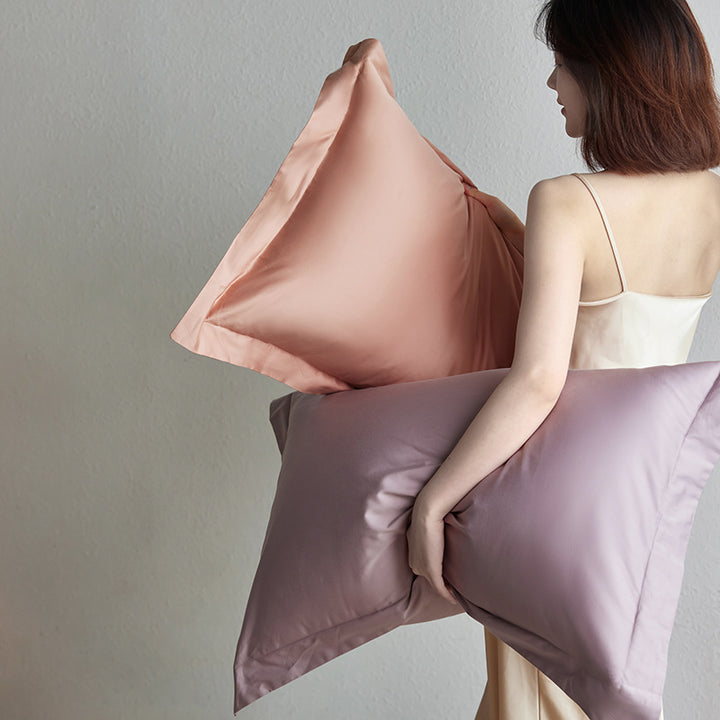 Premium pillowcase and fitted sheet set made of cotton percale with hotel edge