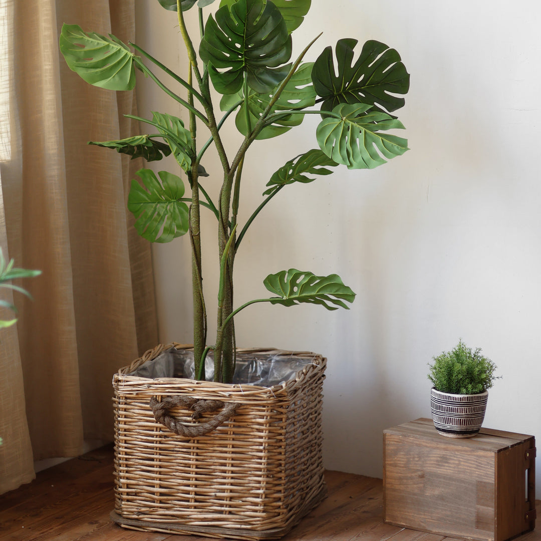 Storage basket with handcrafted details Stornfield
