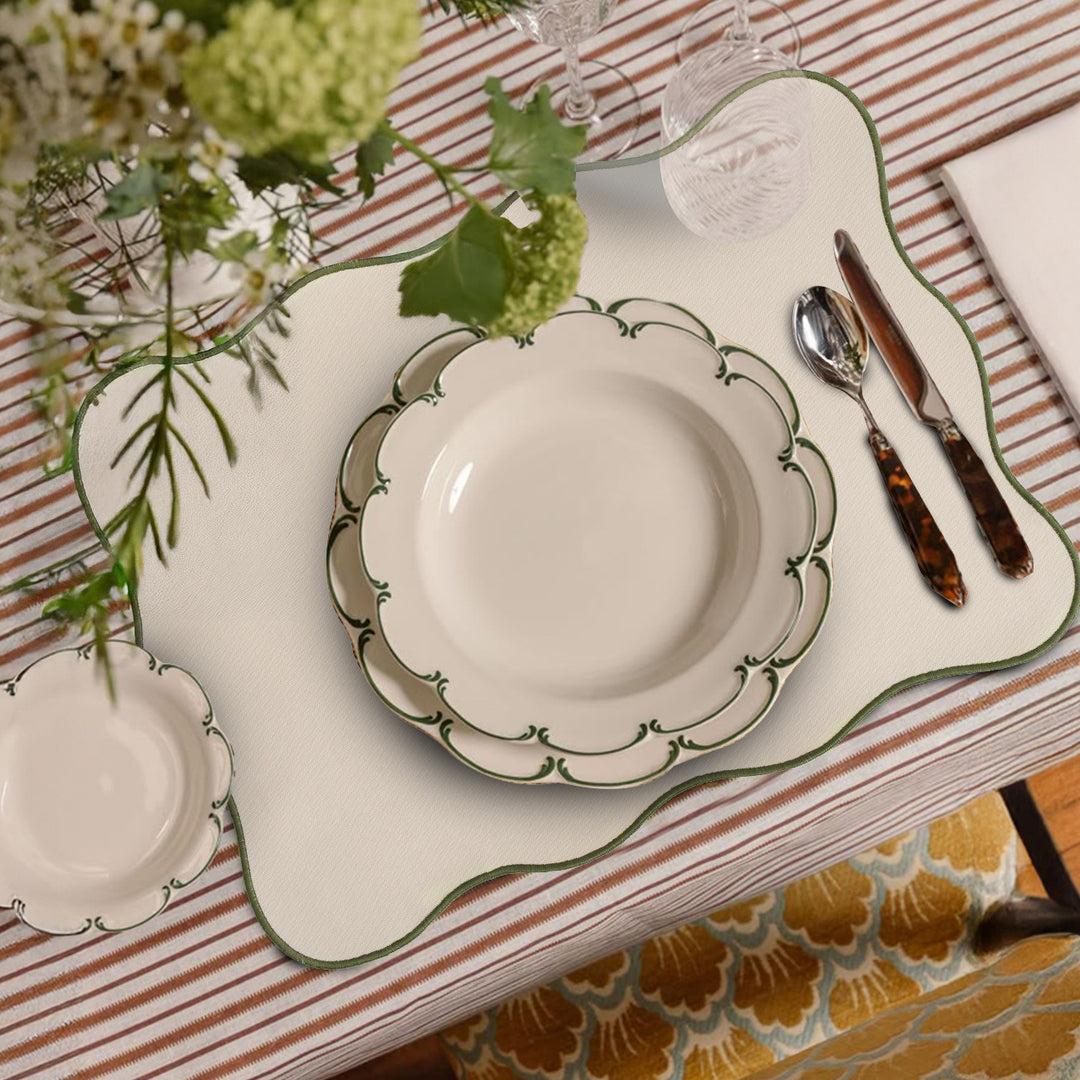Table mat made of microfiber with wavy hem