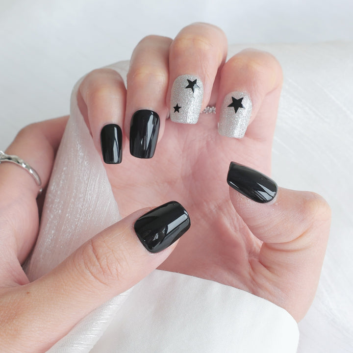 Decorative Press-On Nail Art Set with Floral Accents  1791773215