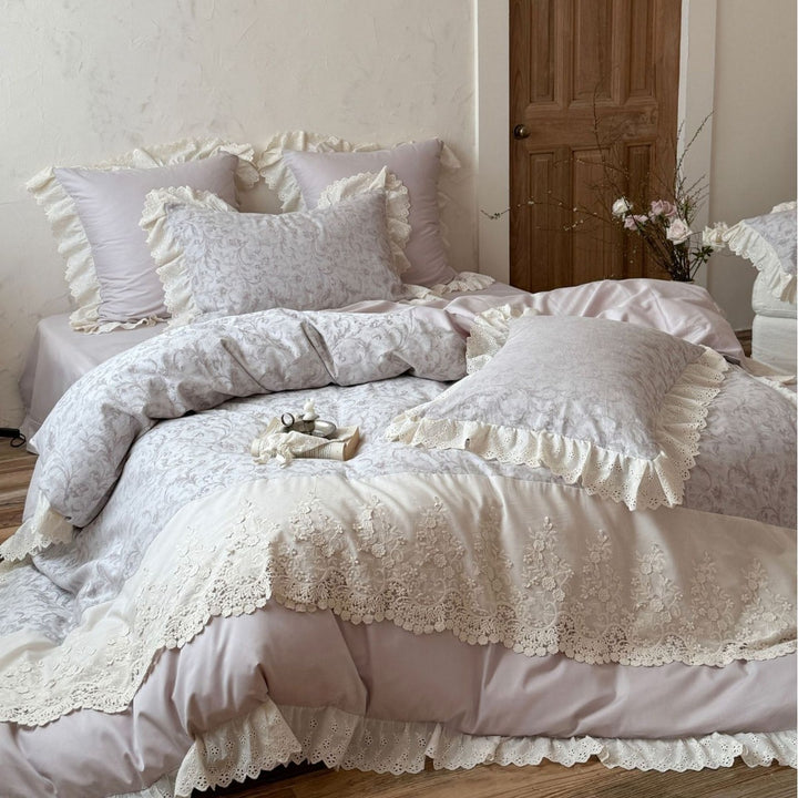 Romantic cotton satin bedding set with lace frill, floral jacquard and ruffled edge