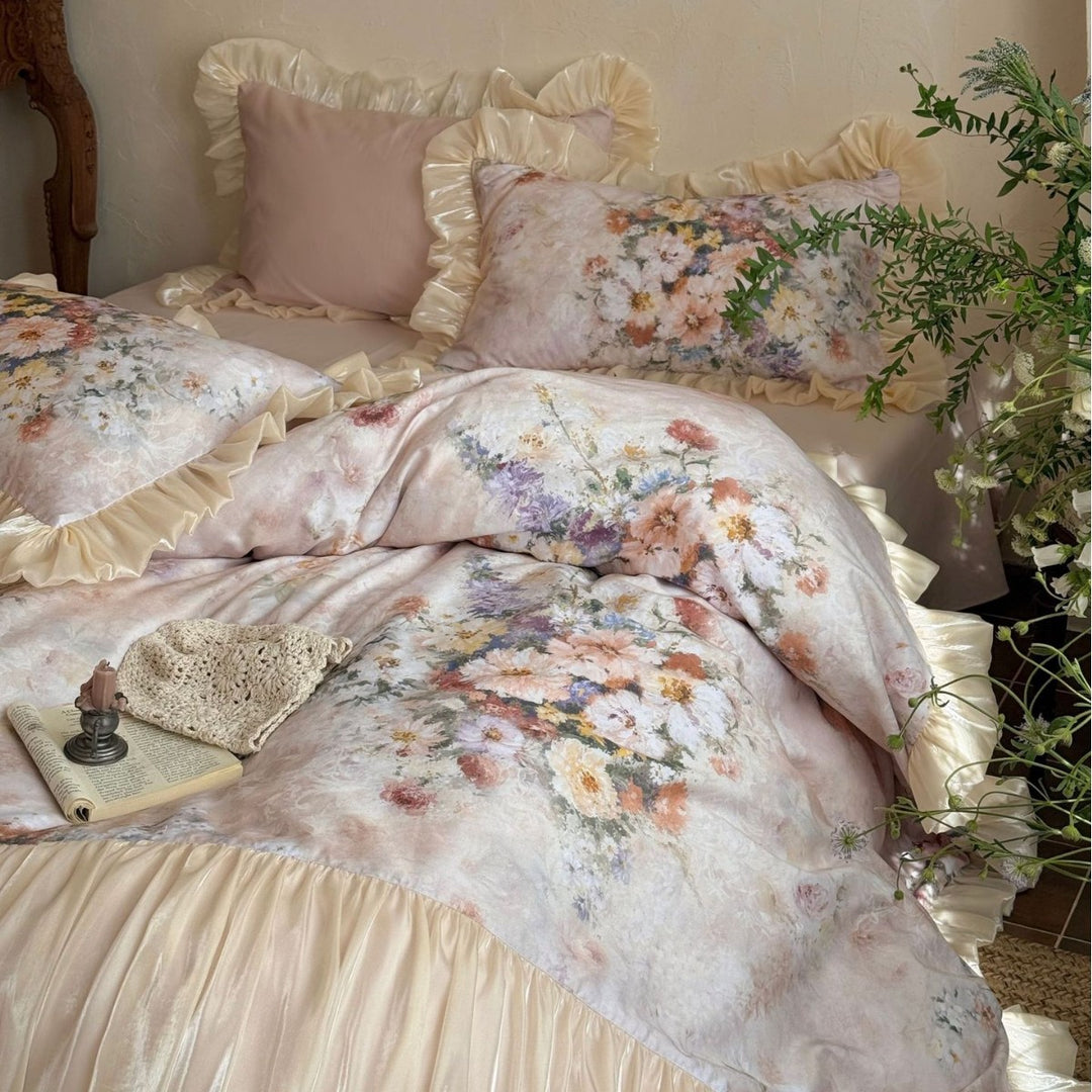 Bedding set with romantic floral pattern and gathered satin frill