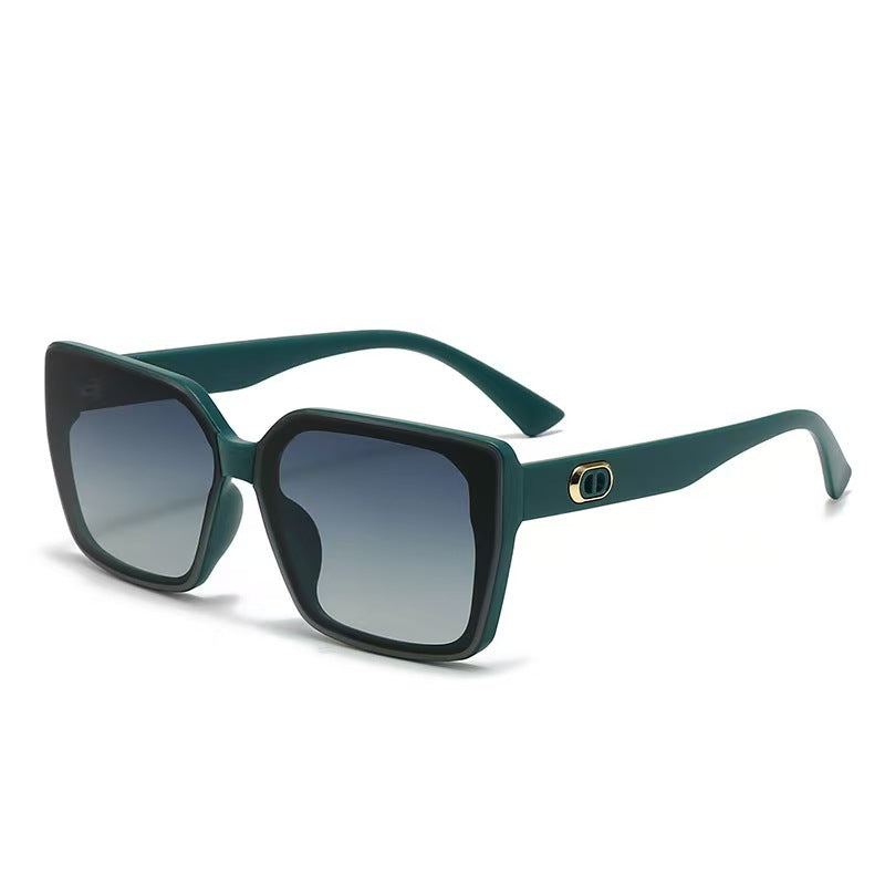 Women's oversized sunglasses with sturdy frame and subtle lenses Stornfield