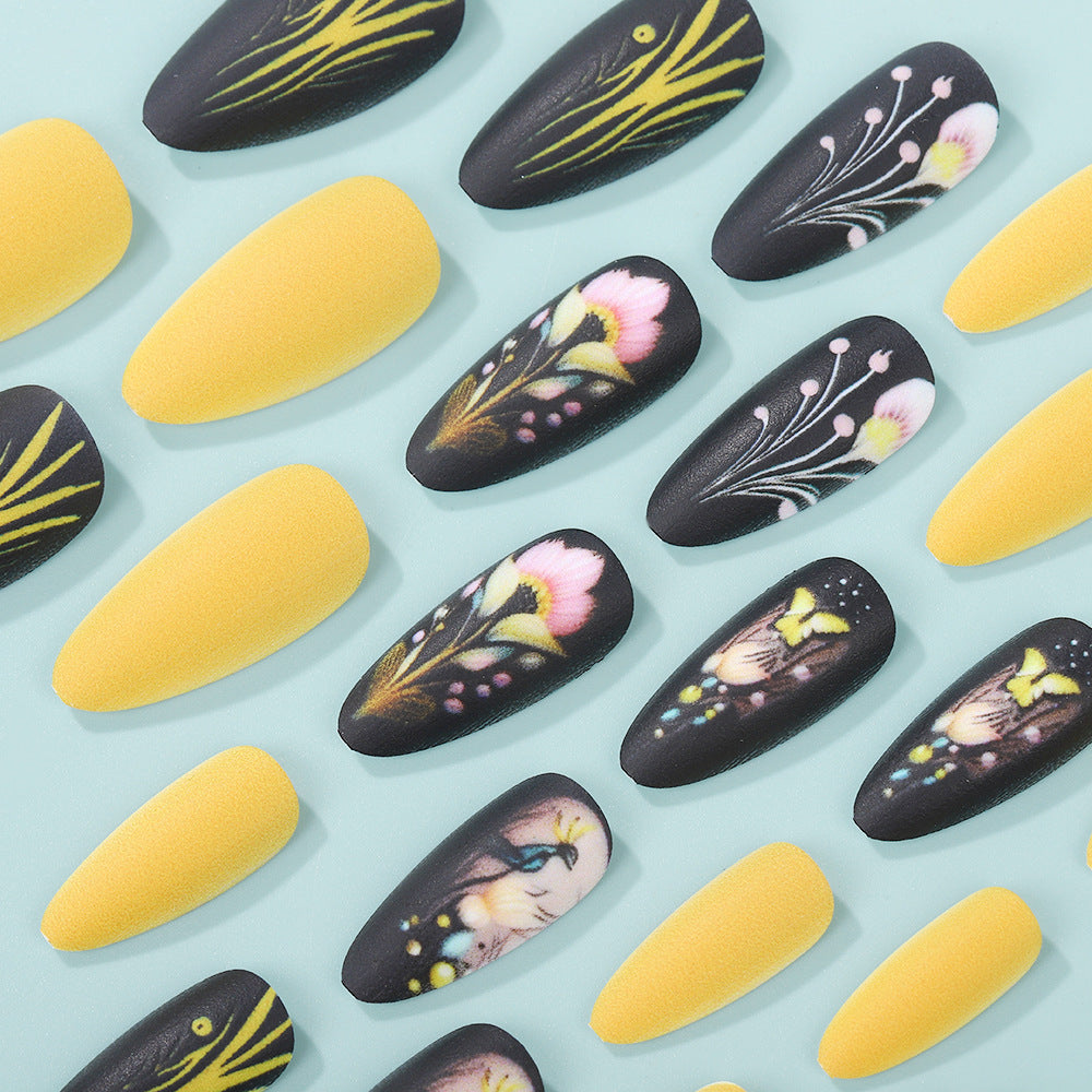 Artificial nails with floral patterns and accessories Stornfield