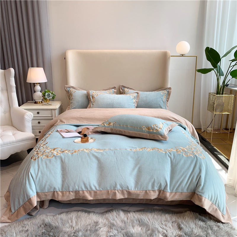 Elegant bed set made of cotton satin with baroque embroidery border and reversible blanket
