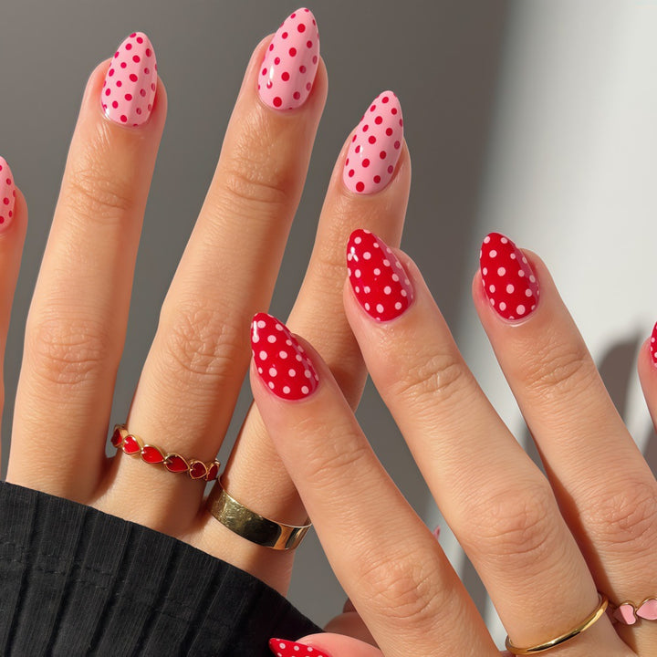 Artificial nails with trendy Polka Dot Design Stornfield