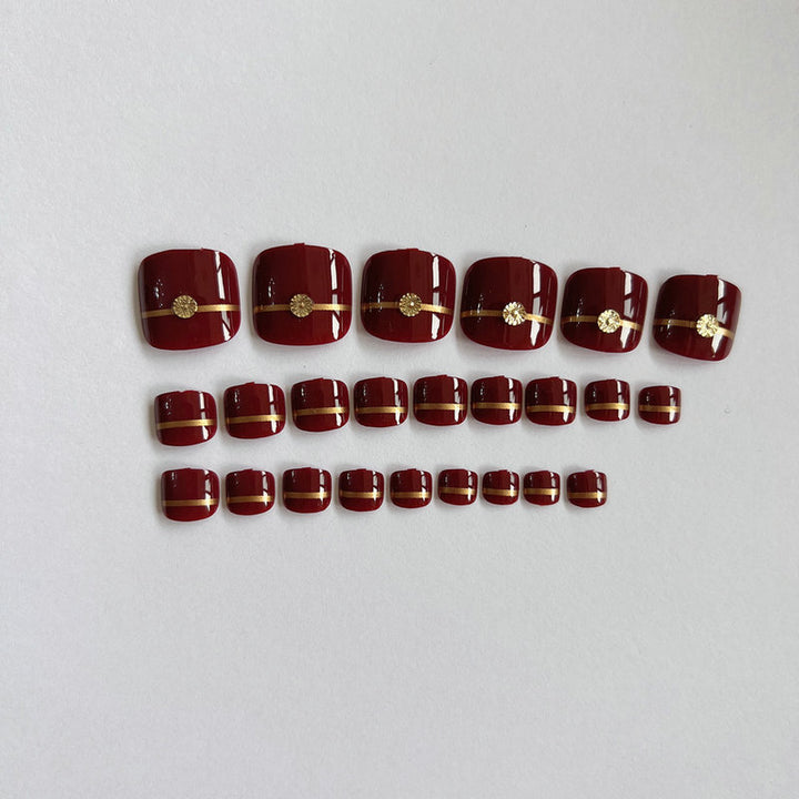 Artificial toenails with elegant gold embellishments Stornfield