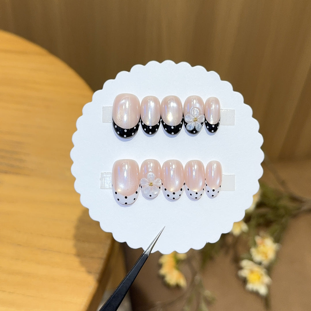 Decorative artificial nails with elegant accents Stornfield