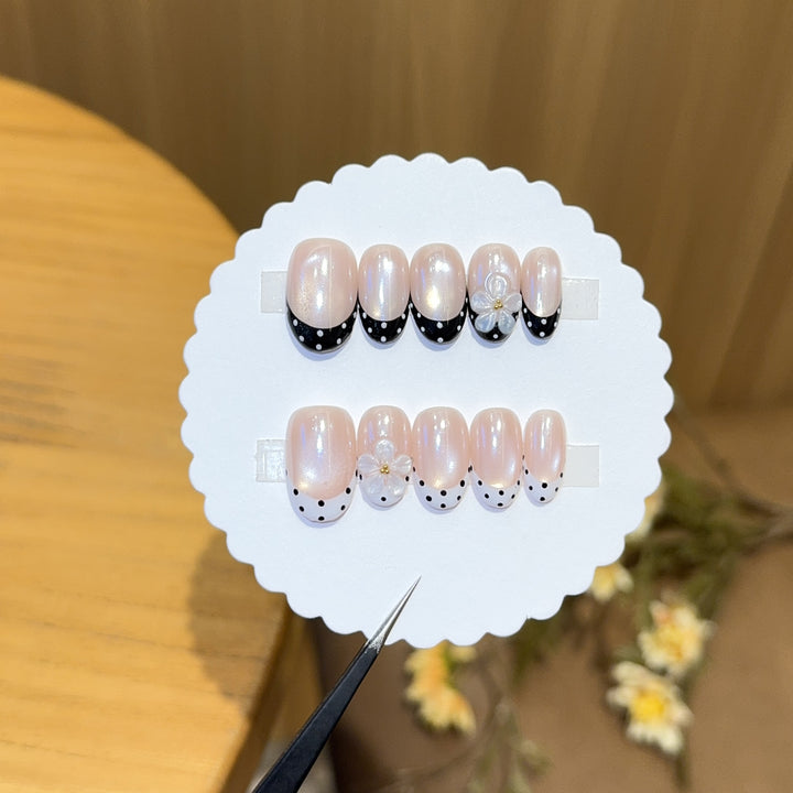 Decorative artificial nails with elegant accents Stornfield
