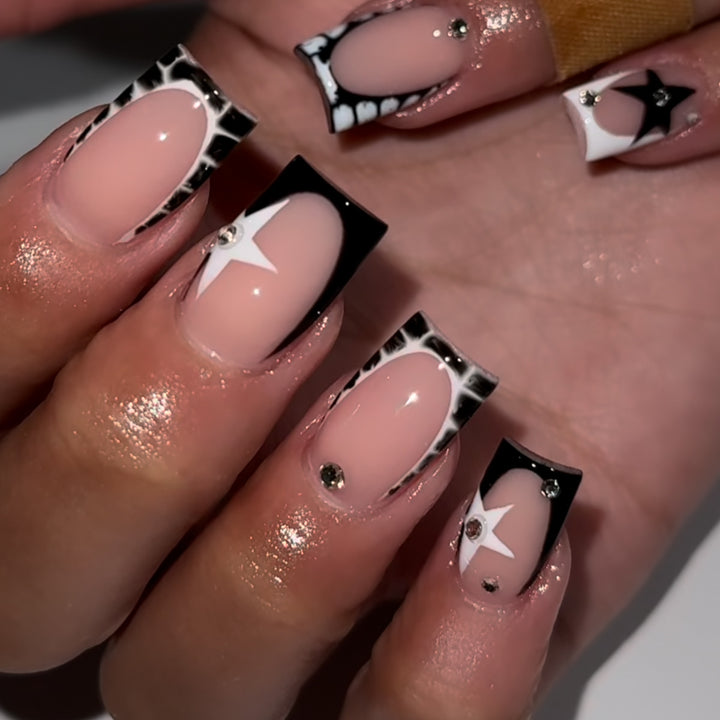 Elegant Artistic Press-On Nail Art Set Stornfield