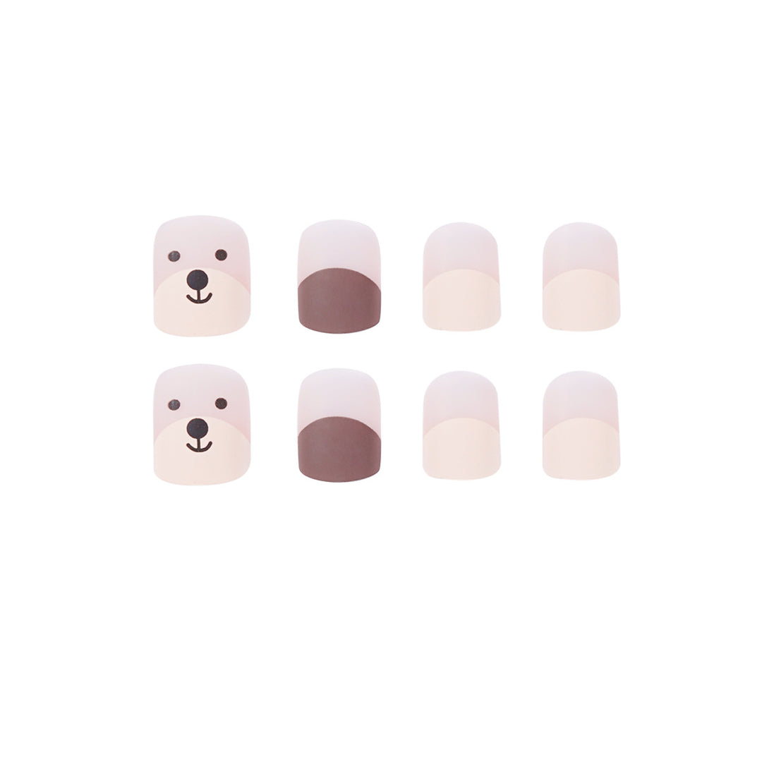 Cute nail art with bear motifs Stornfield
