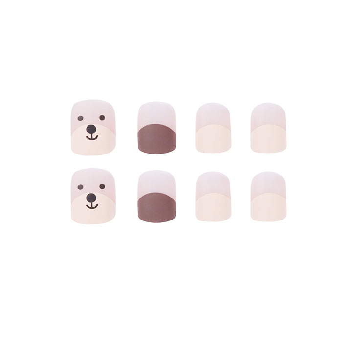 Cute nail art with bear motifs Stornfield