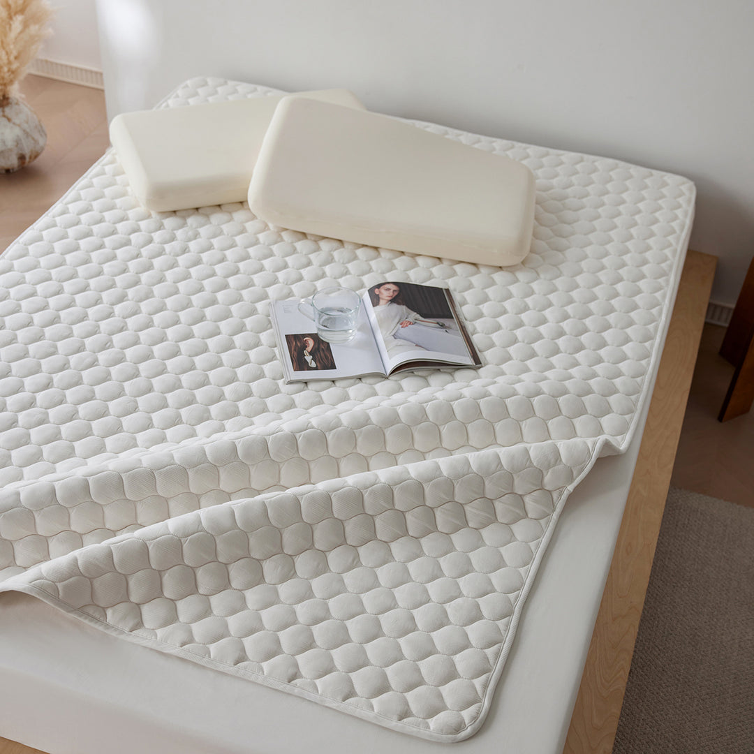 Quilted Hypoallergenic Mattress Pad Topper with Diamond-Stitch Surface